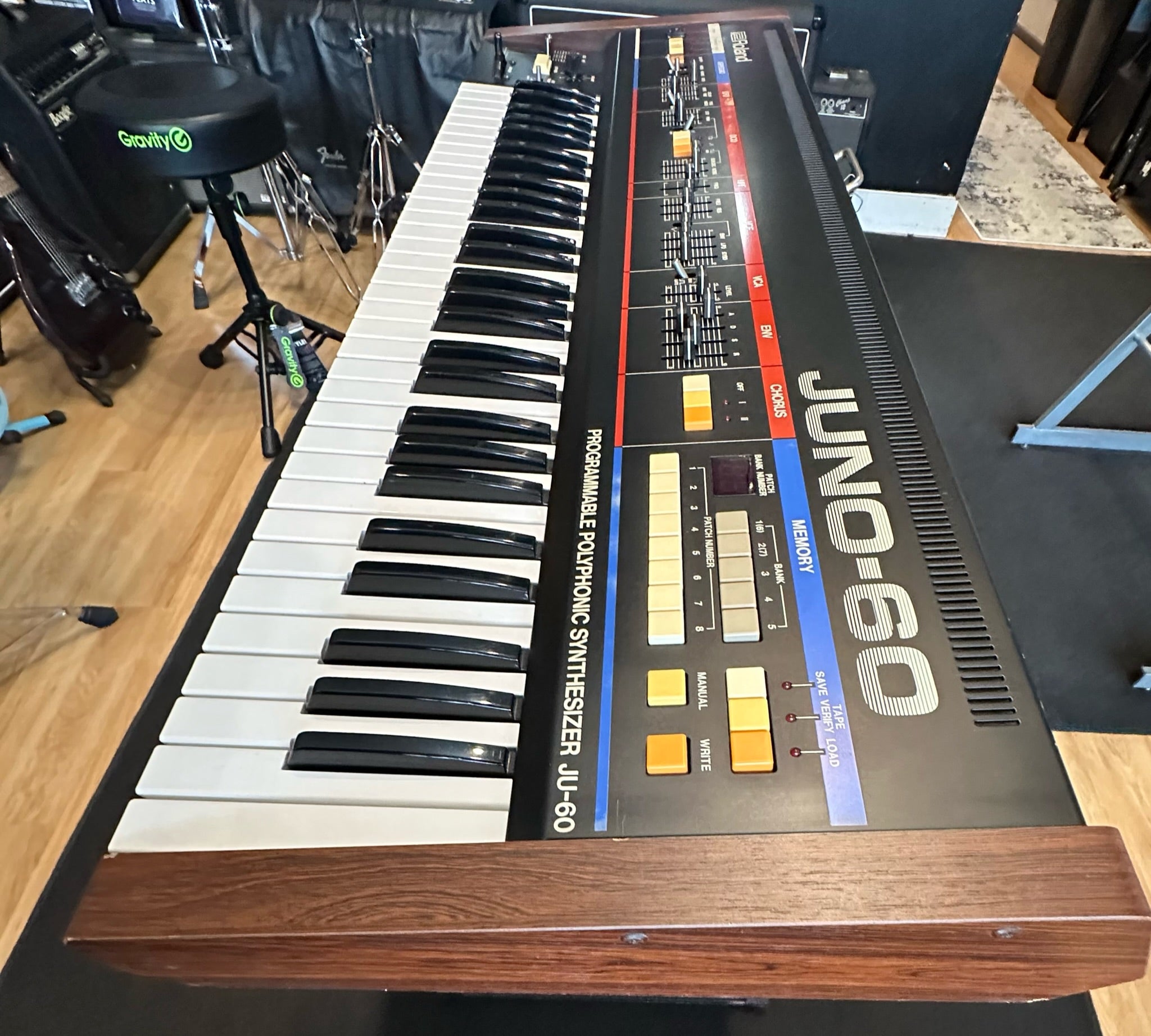 Roland Juno 60